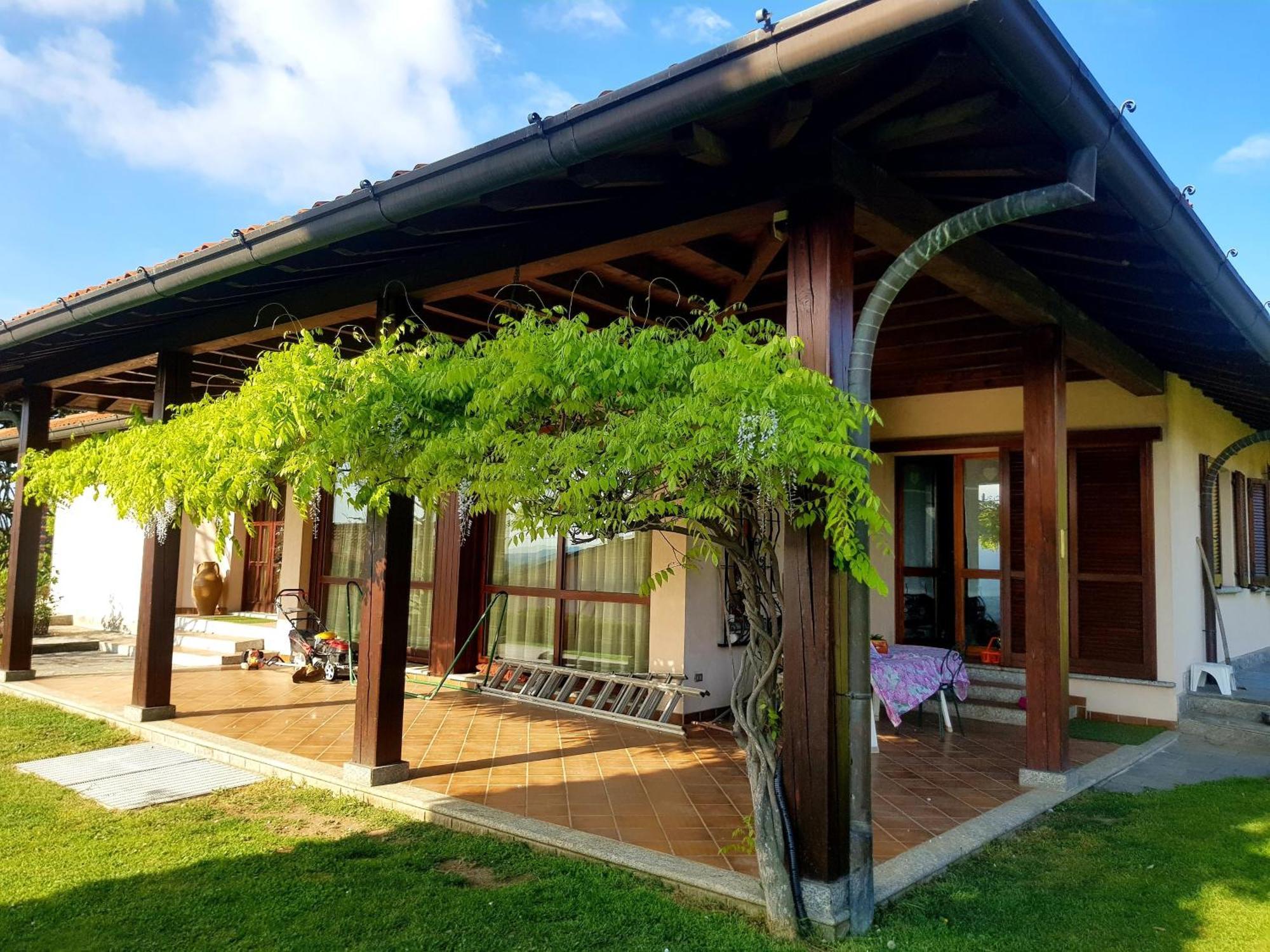 B&B Margot Albavilla Exterior foto